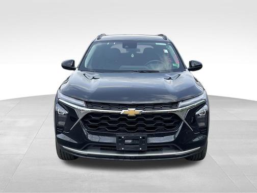 Mosaic Black Metallic 2025 Chevrolet Trax LT