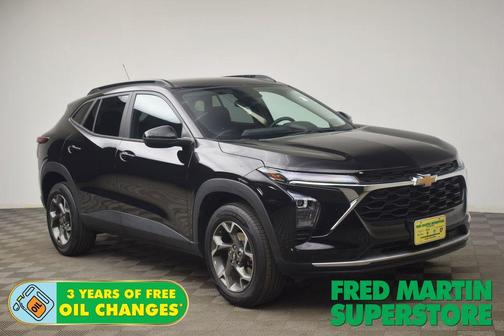 Mosaic Black Metallic 2025 Chevrolet Trax LT