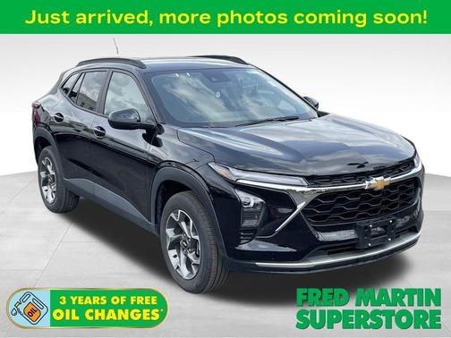 Mosaic Black Metallic 2025 Chevrolet Trax LT