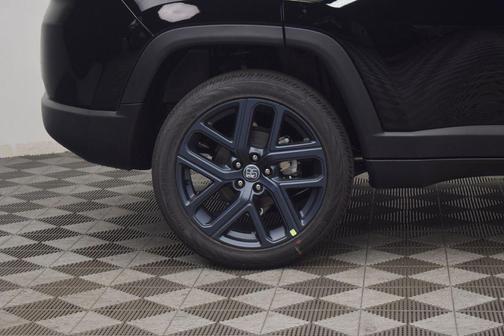 Diamond Black 2026 Jeep Compass Latitude