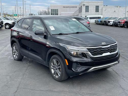 Cherry Black 2021 Kia Seltos LX