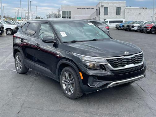 Cherry Black 2021 Kia Seltos LX