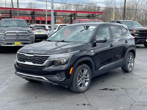 Cherry Black 2021 Kia Seltos LX