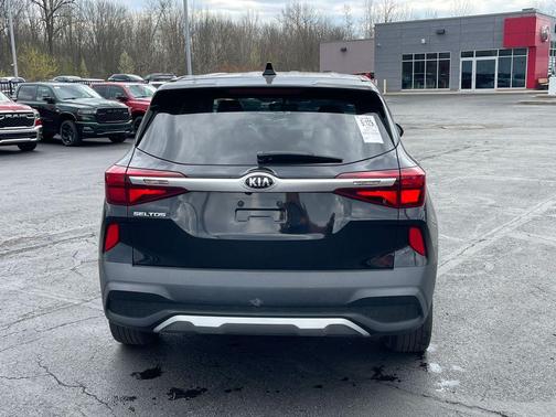 Cherry Black 2021 Kia Seltos LX
