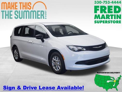 Bright White Clearcoat 2027 Chrysler Pacifica LX