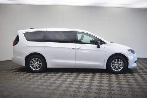 Bright White Clearcoat 2027 Chrysler Pacifica LX