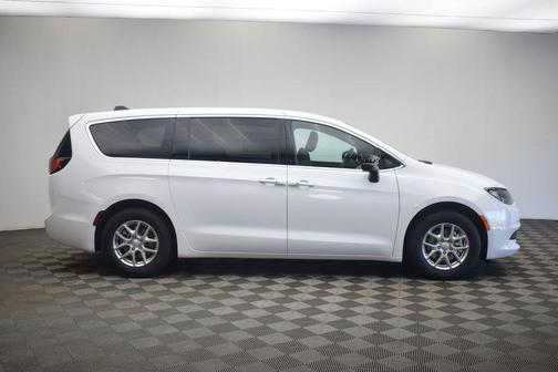 Bright White Clearcoat 2027 Chrysler Pacifica LX