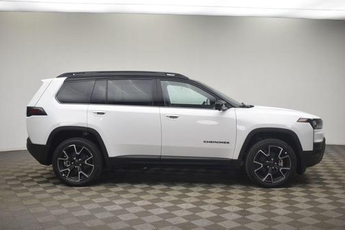Bright White Clearcoat 2026 Jeep Cherokee Overland