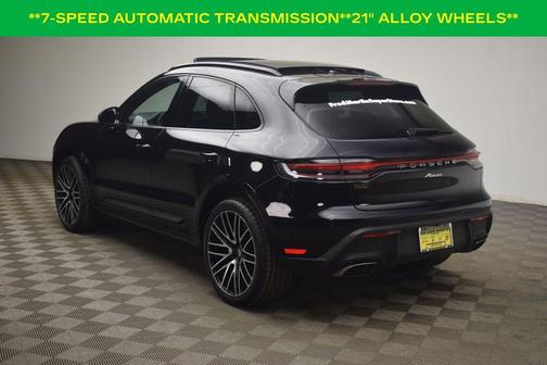 2022 Porsche Macan Base (PDK)