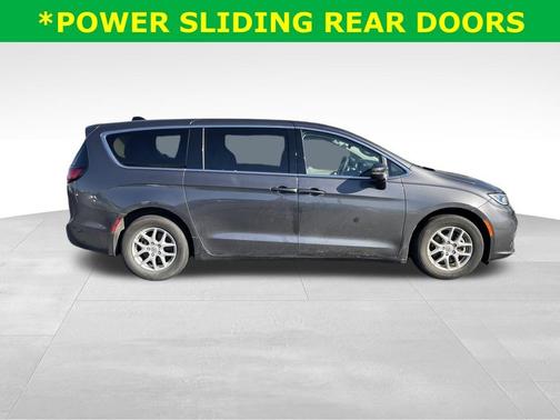 2023 Chrysler Pacifica Touring-L