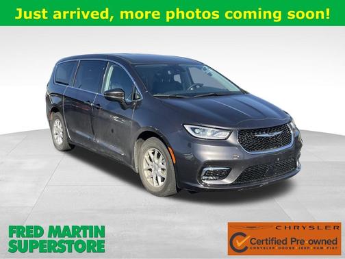 2023 Chrysler Pacifica Touring-L