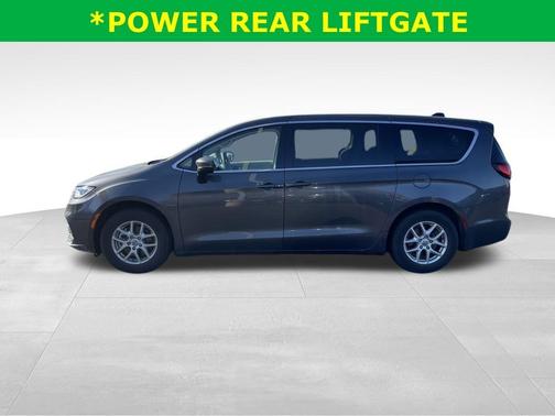 2023 Chrysler Pacifica Touring-L