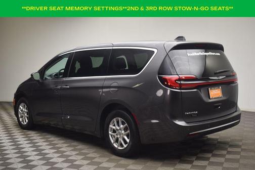2023 Chrysler Pacifica Touring-L