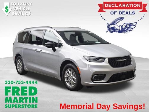 Silver Mist Clearcoat 2026 Chrysler Pacifica Select