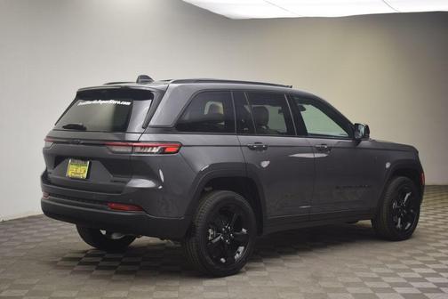 Metallic 2025 Jeep Grand Cherokee Limited