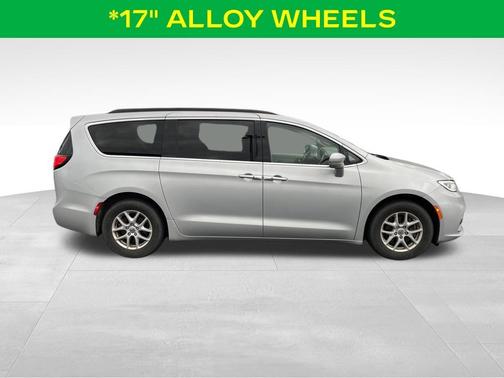 2022 Chrysler Pacifica Touring-L
