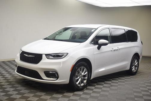 2023 Chrysler Pacifica Touring-L