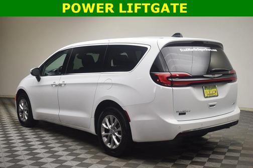 2023 Chrysler Pacifica Touring-L