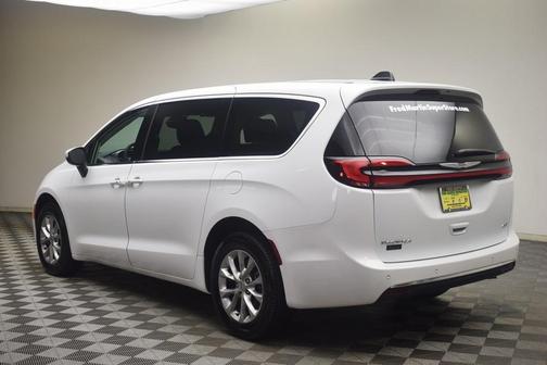 2023 Chrysler Pacifica Touring-L