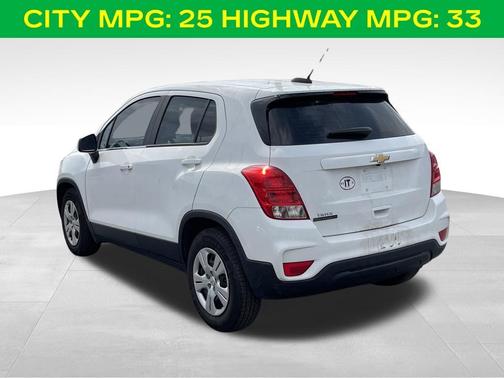 Summit White 2017 Chevrolet Trax LS