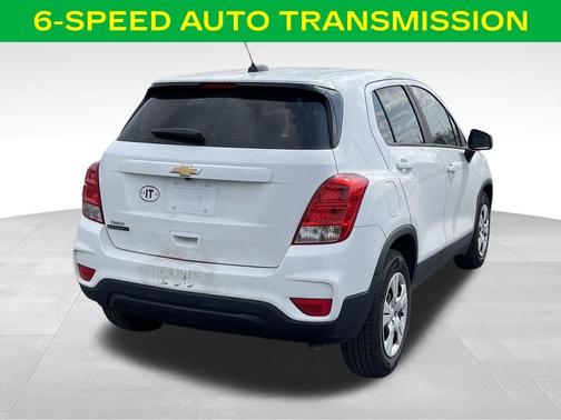 Summit White 2017 Chevrolet Trax LS