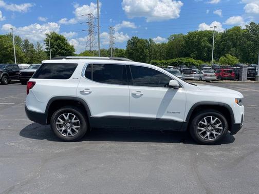 2023 GMC Acadia SLE