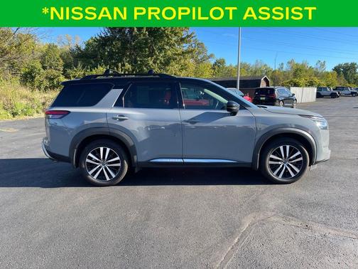 2024 Nissan Pathfinder Platinum
