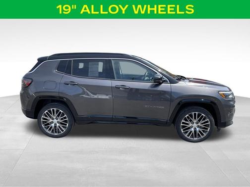 Granite Crystal Clearcoat Metallic 2022 Jeep Compass Limited