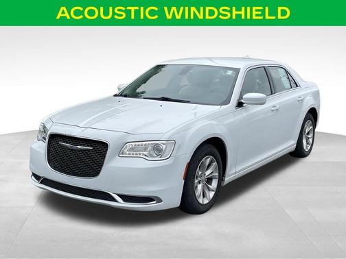 Bright White Clearcoat 2018 Chrysler 300 Touring