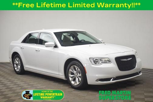 Bright White Clearcoat 2018 Chrysler 300 Touring