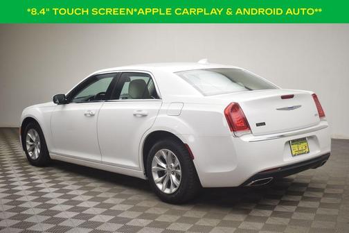 Bright White Clearcoat 2018 Chrysler 300 Touring