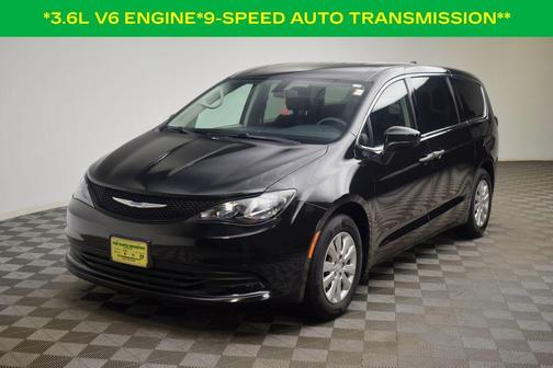 Brilliant Black Crystal Pearlcoat 2019 Chrysler Pacifica L