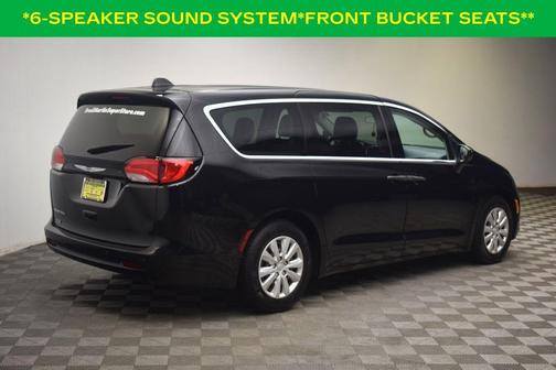 Brilliant Black Crystal Pearlcoat 2019 Chrysler Pacifica L