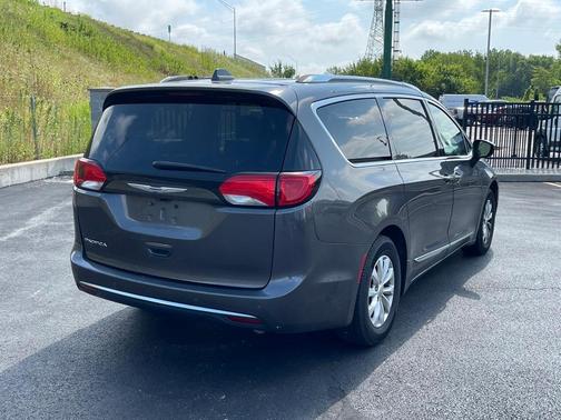 2019 Chrysler Pacifica Touring-L
