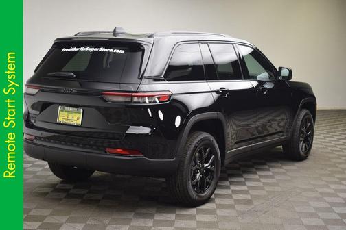 2025 Jeep Grand Cherokee Laredo