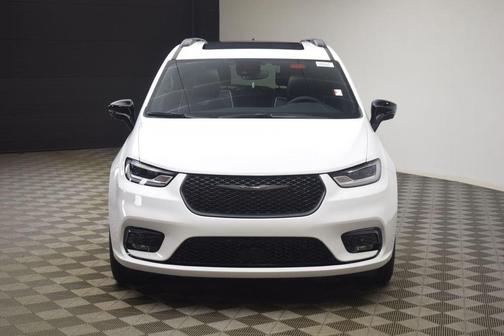 Bright White Clearcoat 2026 Chrysler Pacifica Limited
