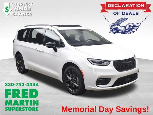 Bright White Clearcoat 2026 Chrysler Pacifica Limited