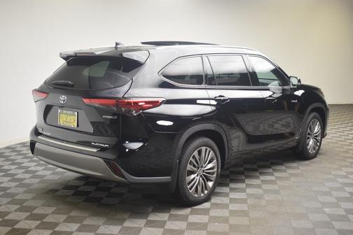 2021 Toyota Highlander Hybrid Platinum