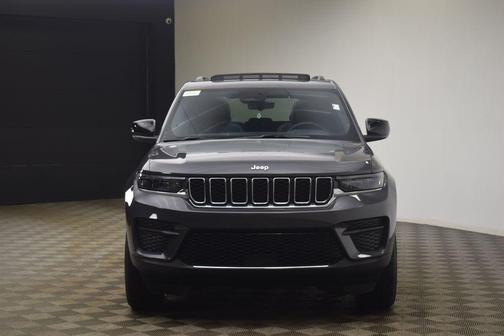 Metallic 2026 Jeep Grand Cherokee Laredo