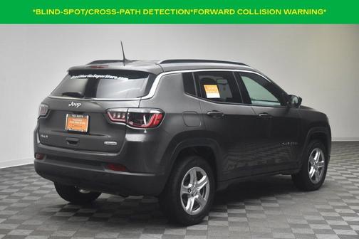 Granite Crystal Clearcoat Metallic 2023 Jeep Compass Latitude
