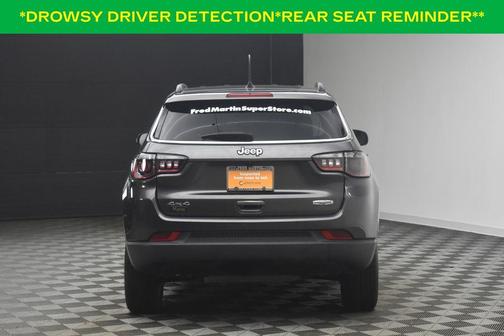 Granite Crystal Clearcoat Metallic 2023 Jeep Compass Latitude