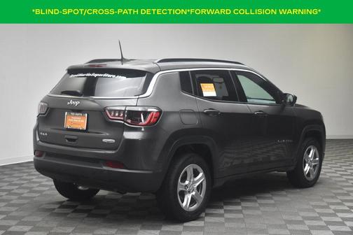Granite Crystal Clearcoat Metallic 2023 Jeep Compass Latitude