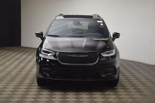 Diamond Black 2026 Chrysler Pacifica Limited