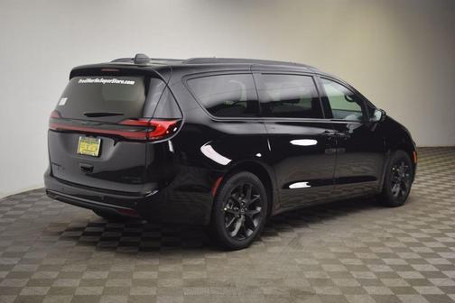 Diamond Black 2026 Chrysler Pacifica Limited