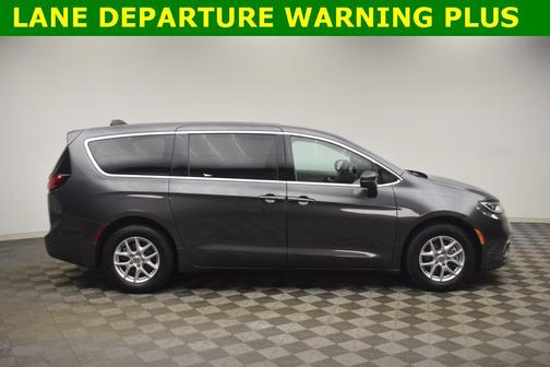 2023 Chrysler Pacifica Touring-L