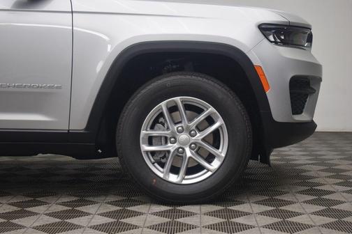 Silver Zynith 2026 Jeep Grand Cherokee Laredo X