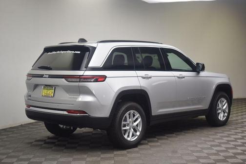 Silver Zynith 2026 Jeep Grand Cherokee Laredo X