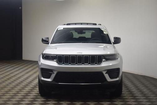 Silver Zynith 2026 Jeep Grand Cherokee Laredo X