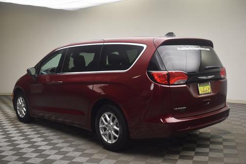 2023 Chrysler Voyager LX