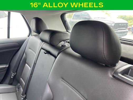 Platinum Gray Metallic 2018 Volkswagen Golf TSI SE